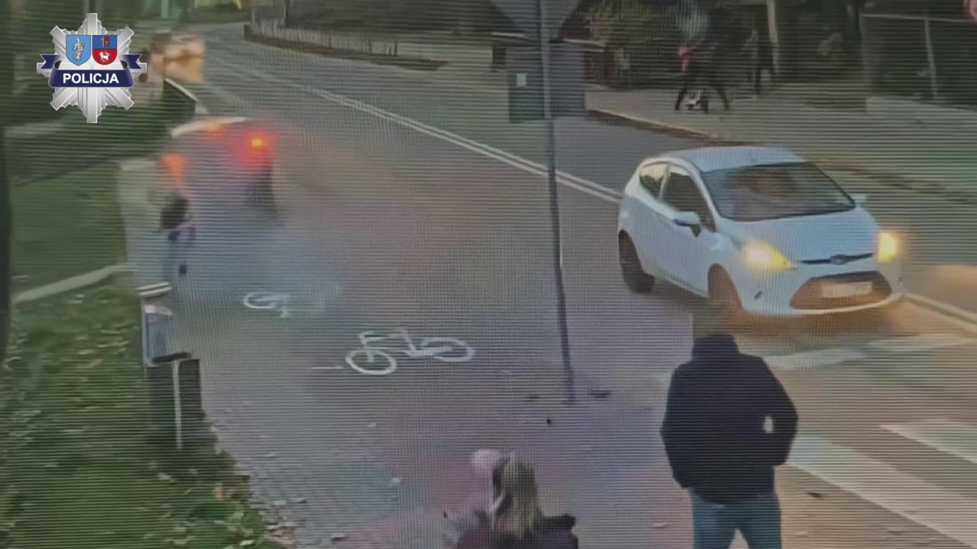 Wjechał na chodnik, minął dziecko i runął z wiaduktu. Nagranie mrozi krew w żyłach!