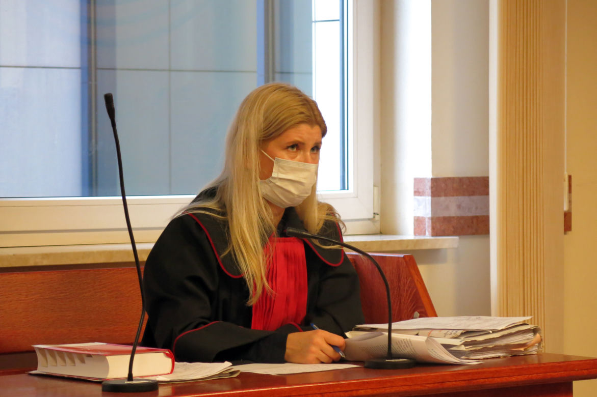 Okradli mieszkanki Białegostoku metodą „na policjanta”. Ruszył proces