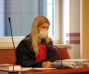 Okradli mieszkanki Białegostoku metodą „na policjanta”. Ruszył proces