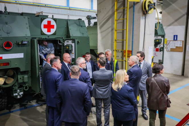 Rosomak z gigantycznym wsparciem 57 mln zł. Zwiększenie produkcji i linia dla Legwanów