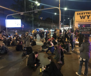 Protest kobiet w Katowicach! Karetka na sygnale jechała wprost na uczestników