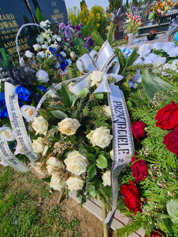 Grób Rafała L., który utonął w Sanie w Wólce Turebskiej. Przejmujący widok