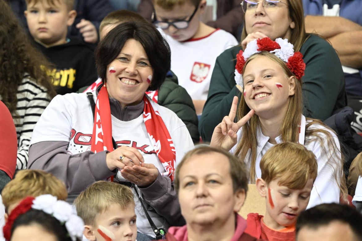 Kibice na meczu Polska - Rumunia. Znajdź się na zdjęciach z Narodowego!