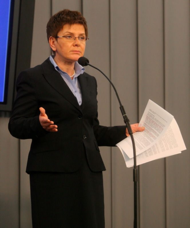 SZYDŁO WYSZŁA Z CIENIA