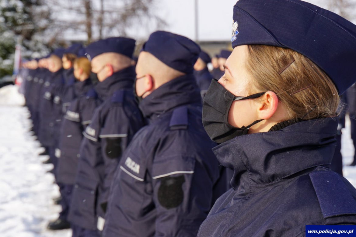 Nowi policjanci na Warmii i Mazurach. Ślubowało aż 80 funkcjonariuszy [ZDJĘCIA]