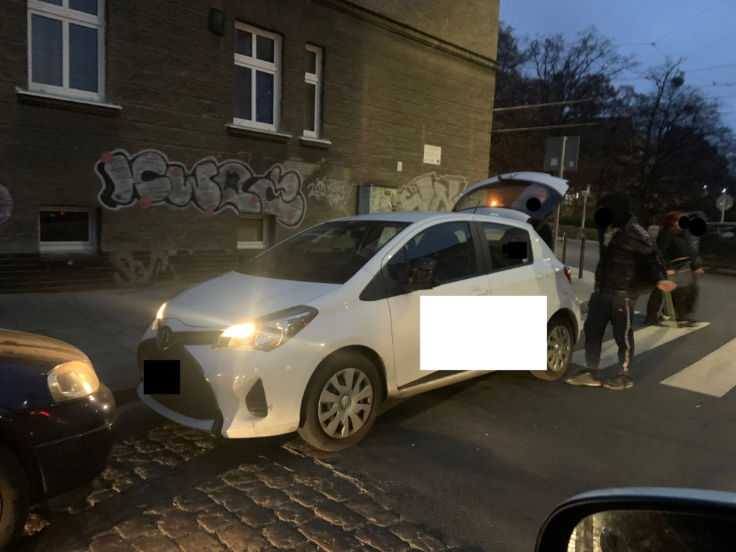 Taki przykład dają kursantom. Szkoła jazdy na celowniku szczecińskiej straży miejskiej