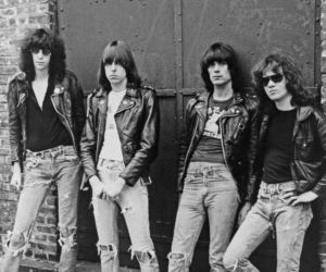 Phil Spector sterroryzował The Ramones w studiu. Pistolety i psychiczny koszmar podczas nagrywania płyty.