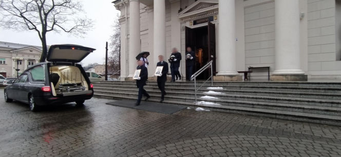 Tragedia w Siedlcach. Matka i dwóch synów umierali jedno po drugim.