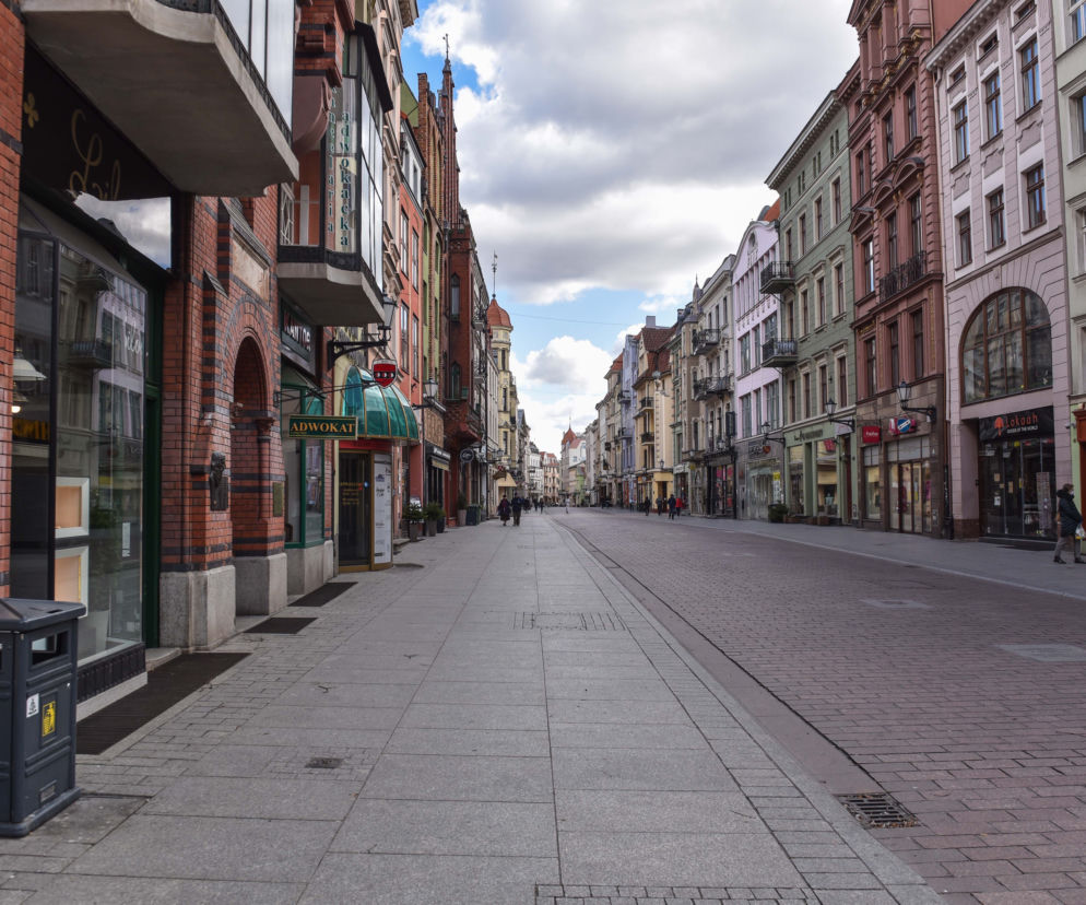 Były pracownik restauracji przebrał się za... bezdomnego! Szukał zemsty w centrum Torunia