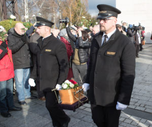Pogrzeb Piotra Szczęsnego, który podpalił się pod Pałacem Kultury w Warszawie