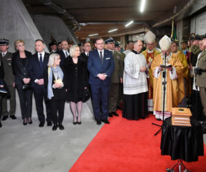 Pierwsza Dama Karolina Kaczorowska spoczęła u boku męża -- 