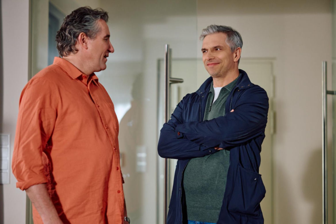 Na Wspólnej, odc. 4245. Lew Nalepa (Przemysław Sadowski), Greg Kalski (Michał Sitarski)