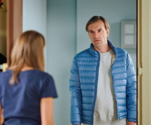 Podczas pogrzebu rodziców Alana Mariuszowi kompletnie puszczają nerwy.