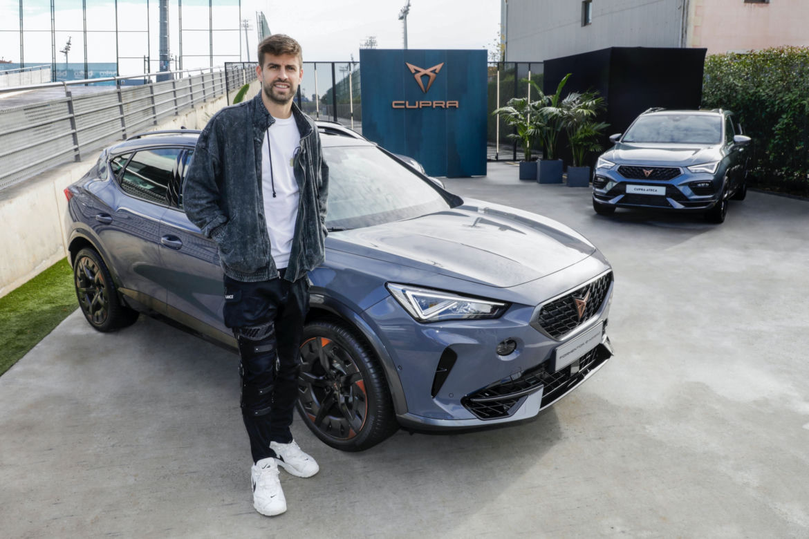 Piłkarze FC Barcelona w nowych samochodach marki Cupra
