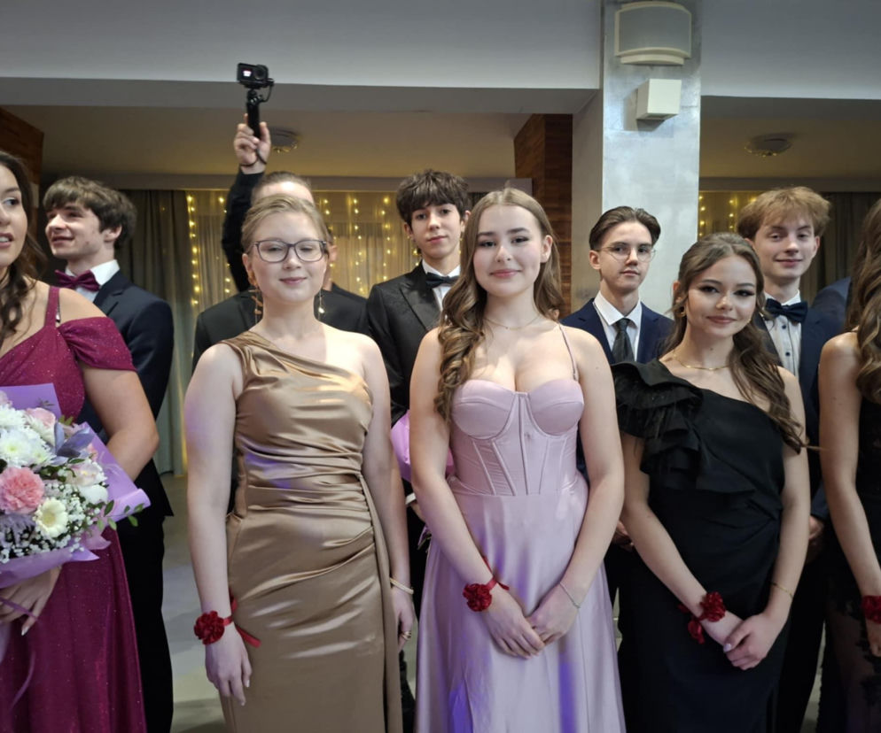 Studniówka I LO w Starachowicach. Zobacz relację!