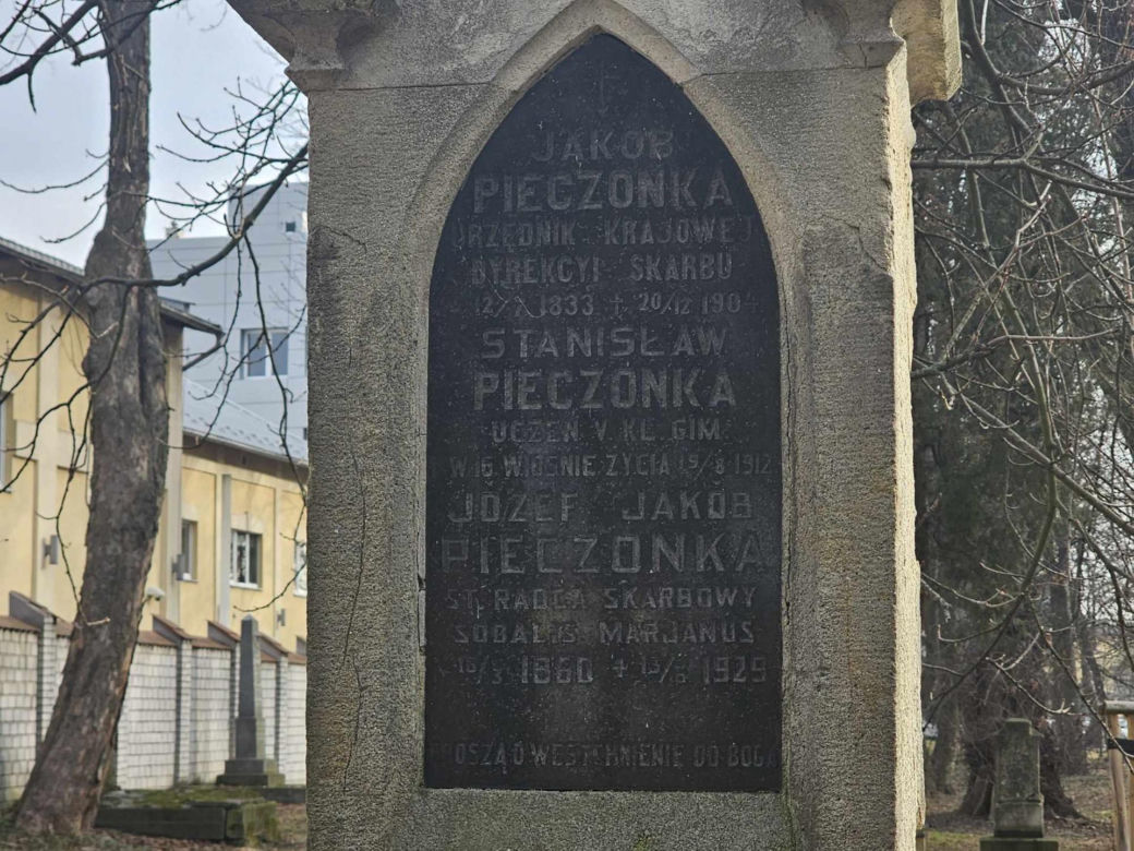  Co pisano na nagrobkach w minionych wiekach?