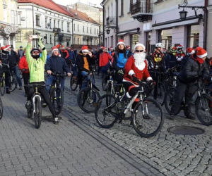Miał rower i mnóstwo pomocników. Święty Mikołaj odwiedził plac Kazimierza