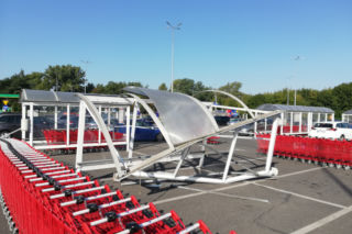 ŁÓDŹ. Uczyła się jeździć na parkingu marketu. Tyle zostało z wiat na wózki [FOTO]