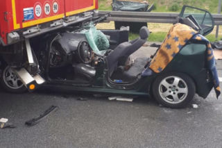 WYPADEK NA A2: zderzenie osobówki, busa i ciężarówki. UTRUDNIENIA 