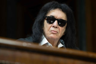 Gene Simmons nazwał kolegów po fachu idiotami. Sam wcześniej stał pod tablicą