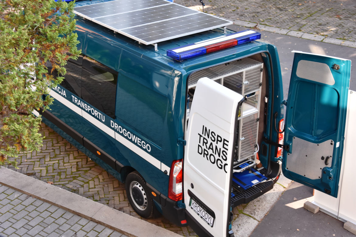 Nowy furgon Renault dla krakowskich inspektorów