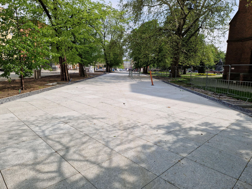 Tak teraz wygląda plac Wolności w Bydgoszczy. Powrót kwiaciarek ponownie opóźniony