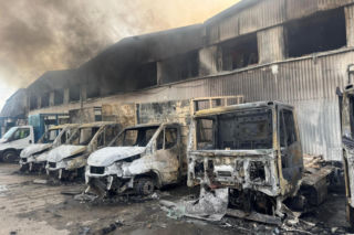 Pożar w Gdyni. Strażacy wciąż walczą z żywiołem