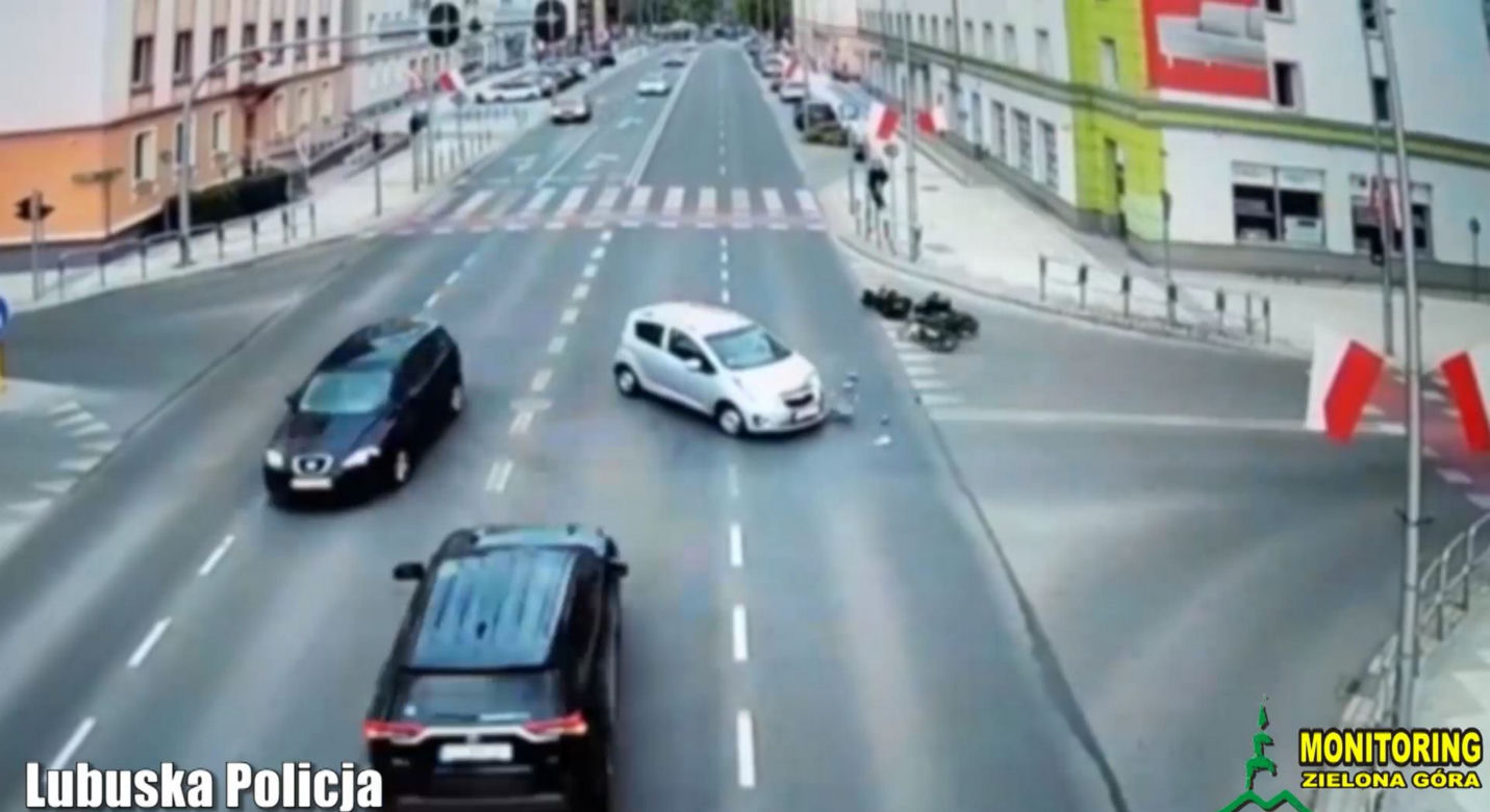 Przerażający wypadek w Zielonej Górze! Motocyklista wyleciał w powietrze po zderzeniu z chevroletem [ZDJĘCIA].