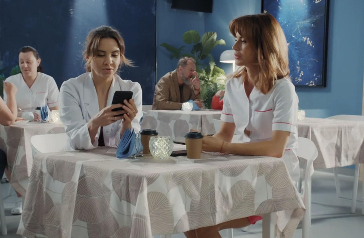 M jak miłość. Aneta (Ilona Janyst), Kama (Michalina Sosna)