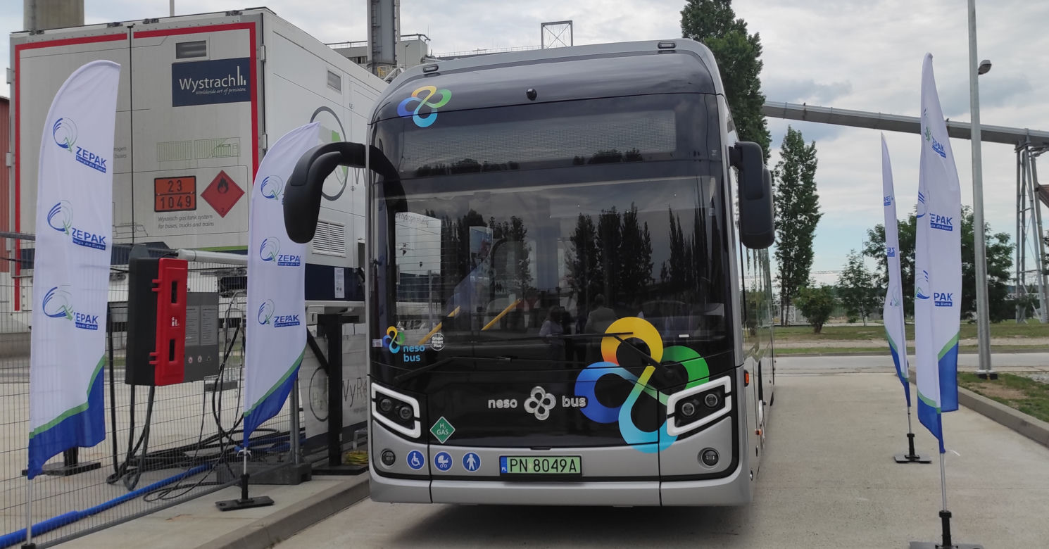 Tankowanie autobusu wodorowego ZEPAK w Koninie