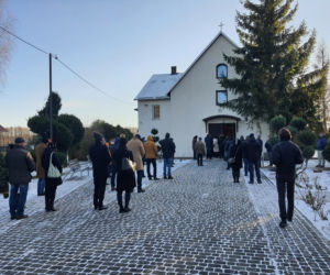 Pogrzeb ofiar wypadku pod Tarczynem. Anielka i Jaś spoczną z mamusią w jednym grobie