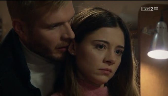 M jak miłość odc. 1363. Iza (Adriana Kalska), Artur (Tomasz Ciachorowski)