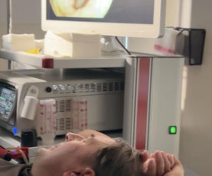 Lekarz zrobił sobie kolonoskopię na żywo