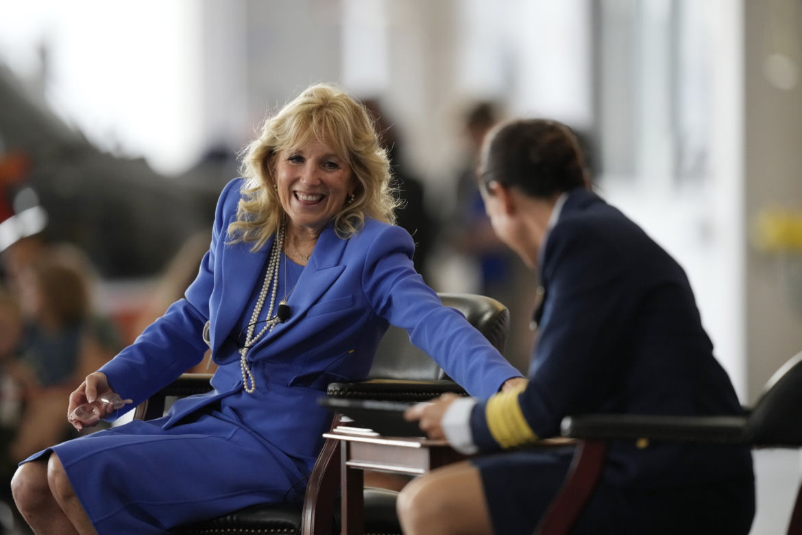 Porównanie stylu pierwszych dam: Jill Biden i Agaty Dudy. Która ubiera się lepiej?