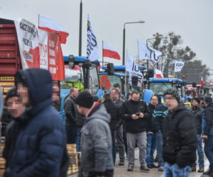 Agrounia zablokowała ważne skrzyżowanie pod Toruniem. Na razie bez większych utrudnień w ruchu drogowym.