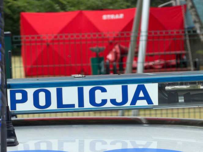 Makabryczne odkrycie na placu zabaw pod Warszawą. Ciało mężczyzny na zjeżdżalni