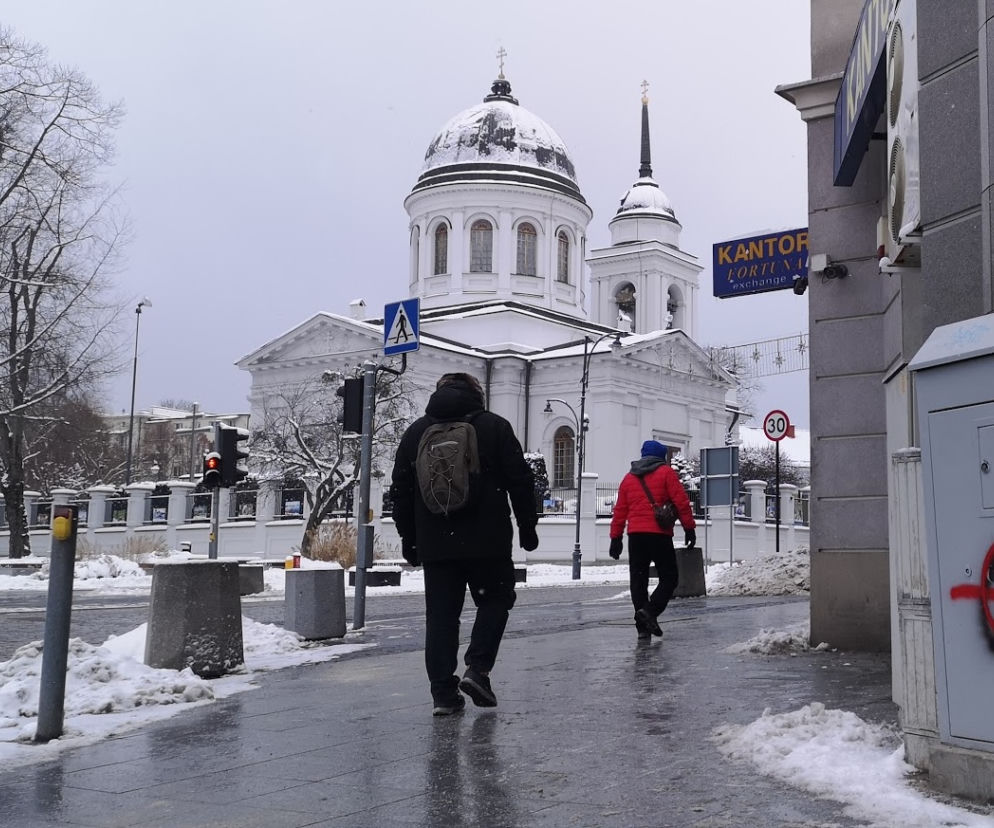 Ostrożnie na drogach i chodnikach! IMGW ostrzega przed oblodzeniem