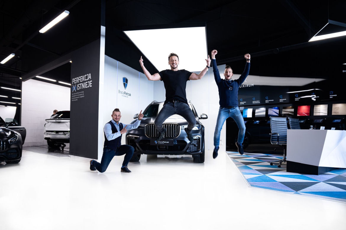 C-BooL jeździ BMW X7 M50d