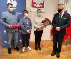 Chłopak wzorowo zareagował i uratował życie. Oto kolejny świętokrzyski Młody Bohater