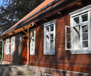 Drewniany dom w Jazowej na Żuławach - zabytek z 1887 r. odzyskał blask po pożarze