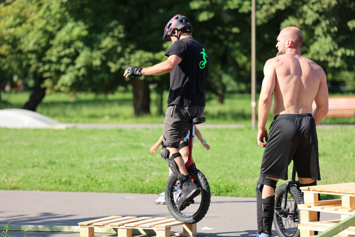 Monocyklowy trial w Parku Ludowym w Lublinie w ramach Europejskiej Konwencji Żonglerskiej
