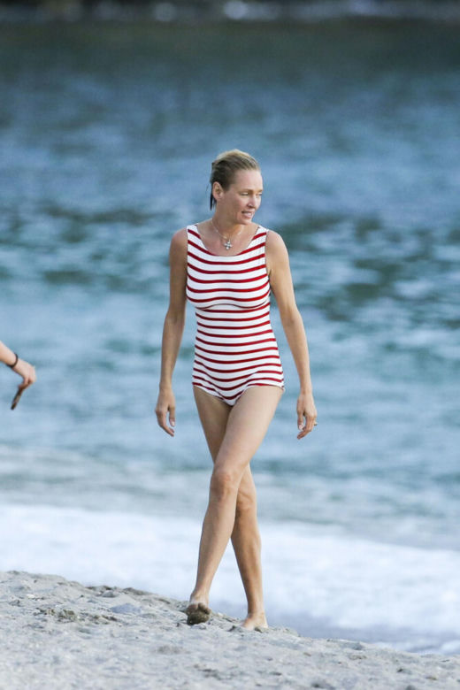 Uma Thurman się nie starzeje! 53-letnia gwiazda olśniewa na czerwonym dywanie