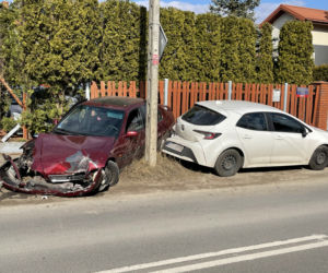 Kompletnie pijany rozbił dwa auta. Przyznał się, że wypił pół flaszki i wsiadł za kółko