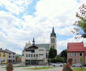 To miasto w Małopolsce zachwyca jednym z najpiękniejszych rynków. Dopiero w PRL-u odzyskało swoje prawa