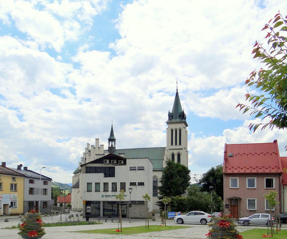 To miasto w Małopolsce zachwyca jednym z najpiękniejszych rynków. Dopiero w PRL-u odzyskało swoje prawa