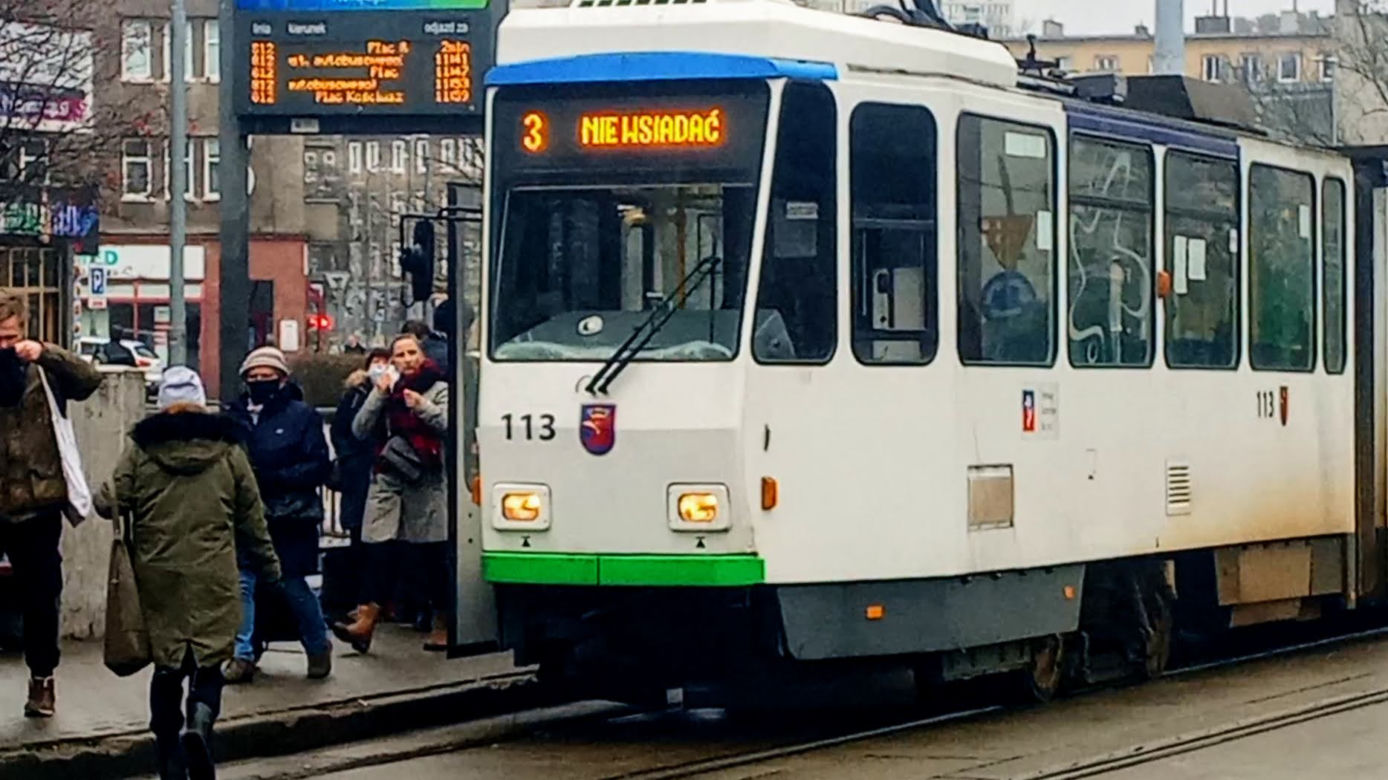 Dlaczego tramwaje jeżdżą tyłem? Dziwne manewry na Rondzie Giedroycia
