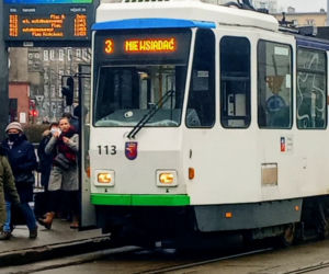 Dlaczego tramwaje jeżdżą tyłem? Dziwne manewry na Rondzie Giedroycia