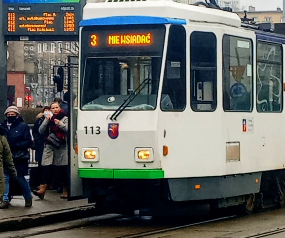 Dlaczego tramwaje jeżdżą tyłem? Dziwne manewry na Rondzie Giedroycia
