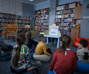Ferie w bibliotece w Ostrzeszowie. Legendy, baśnie, bookcrossing i randka z książką