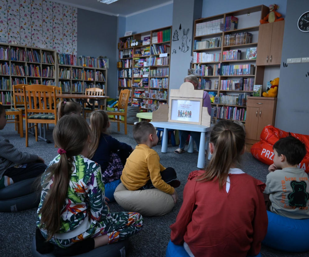 Ferie w bibliotece w Ostrzeszowie. Legendy, baśnie, bookcrossing i randka z książką